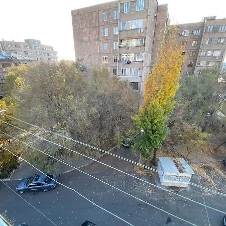 Large Cozy Apartment On Beginning Of Komitas Ave Erevan Esterno foto