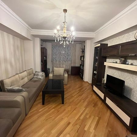 Large Cozy Apartment On Beginning Of Komitas Ave Erevan Esterno foto