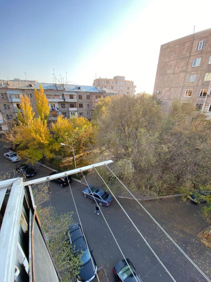 Large Cozy Apartment On Beginning Of Komitas Ave Erevan Esterno foto