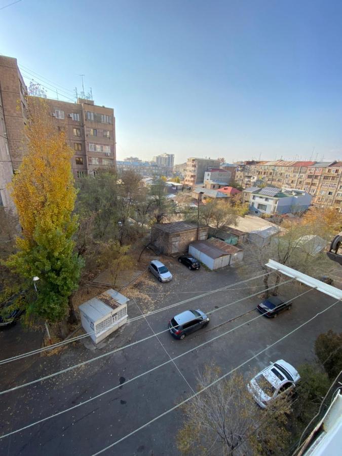 Large Cozy Apartment On Beginning Of Komitas Ave Erevan Esterno foto