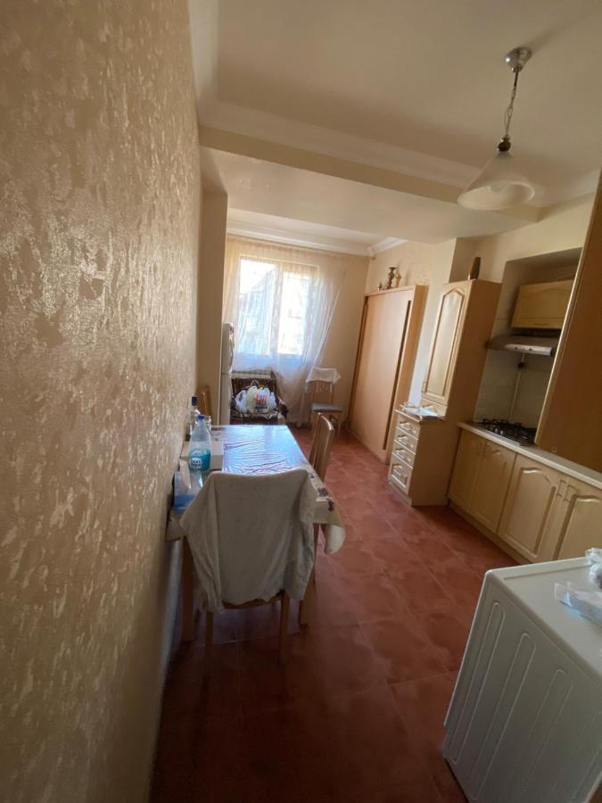 Large Cozy Apartment On Beginning Of Komitas Ave Erevan Esterno foto