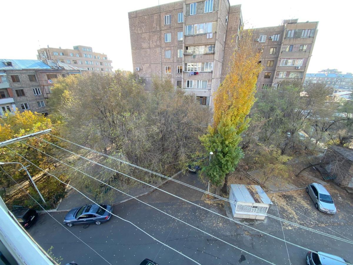 Large Cozy Apartment On Beginning Of Komitas Ave Erevan Esterno foto