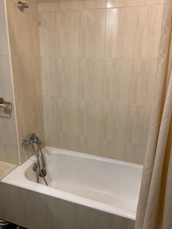 Large Cozy Apartment On Beginning Of Komitas Ave Erevan Esterno foto