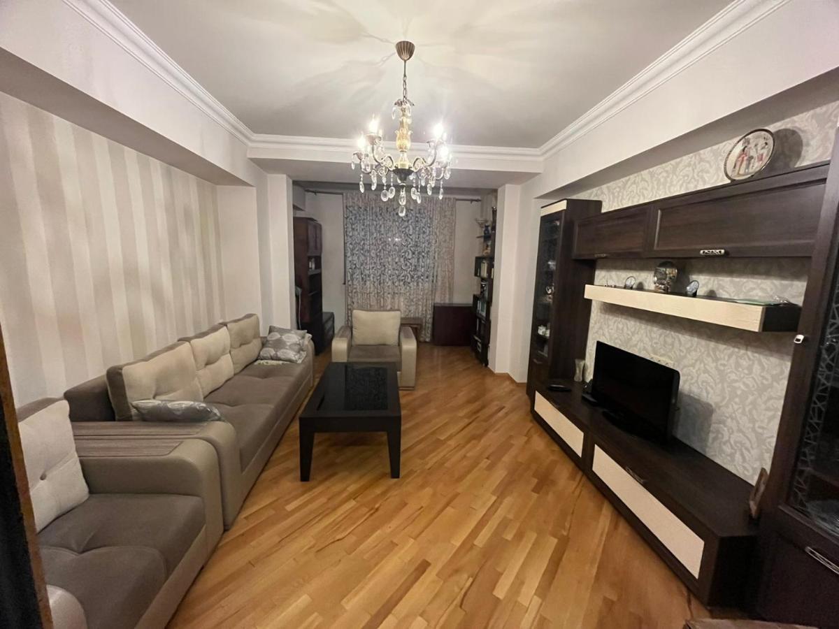 Large Cozy Apartment On Beginning Of Komitas Ave Erevan Esterno foto