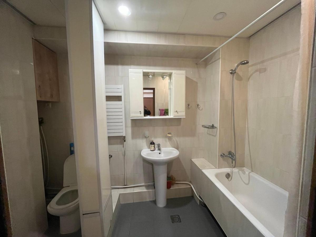 Large Cozy Apartment On Beginning Of Komitas Ave Erevan Esterno foto