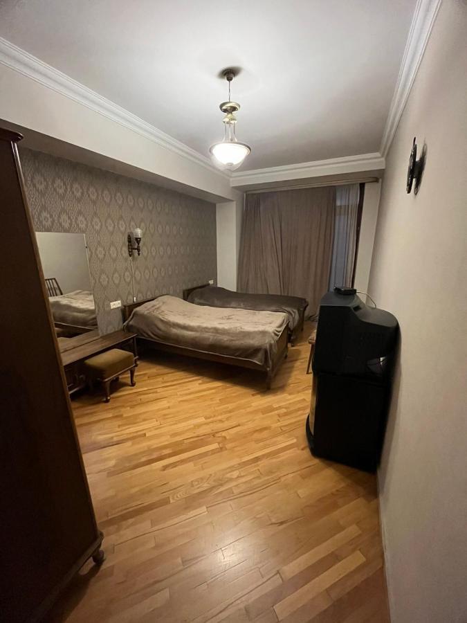 Large Cozy Apartment On Beginning Of Komitas Ave Erevan Esterno foto