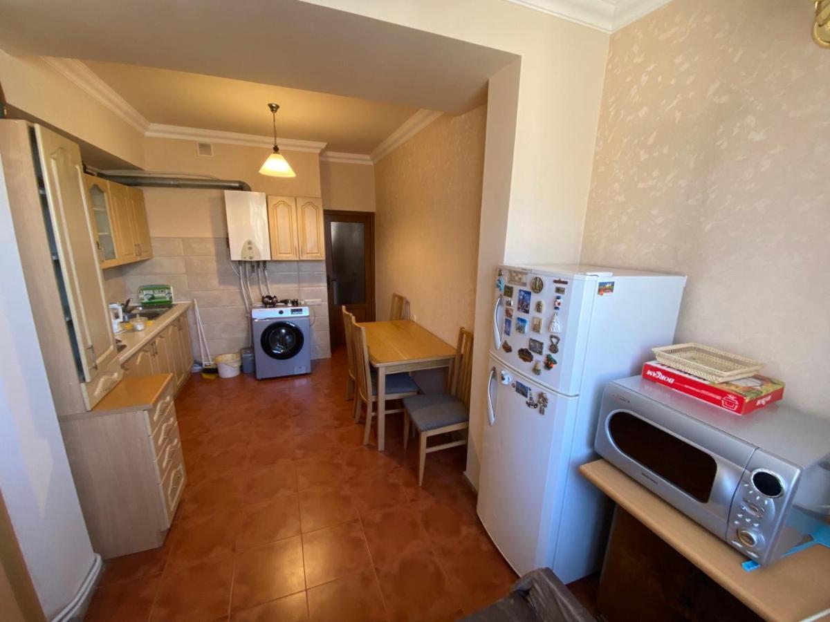 Large Cozy Apartment On Beginning Of Komitas Ave Erevan Esterno foto