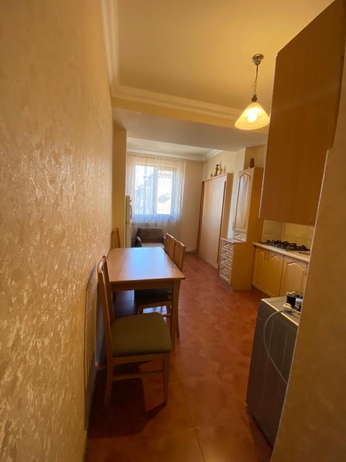Large Cozy Apartment On Beginning Of Komitas Ave Erevan Esterno foto